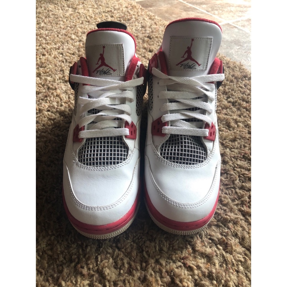 Air Jordan Retro 4s